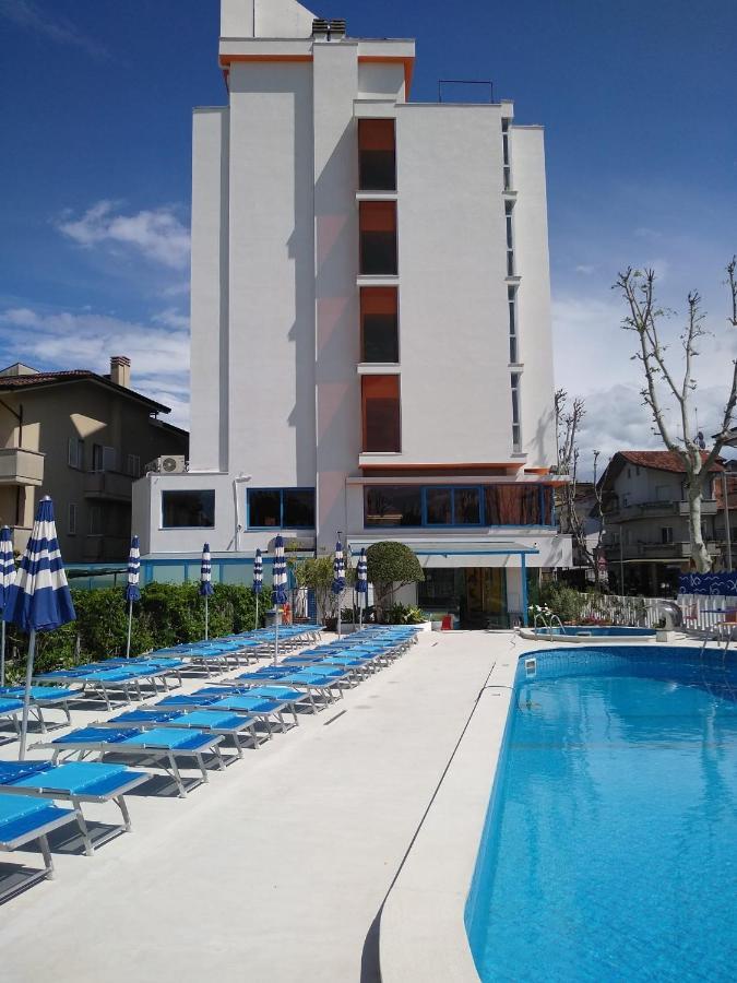 Hotel Senior Cattolica Exterior foto